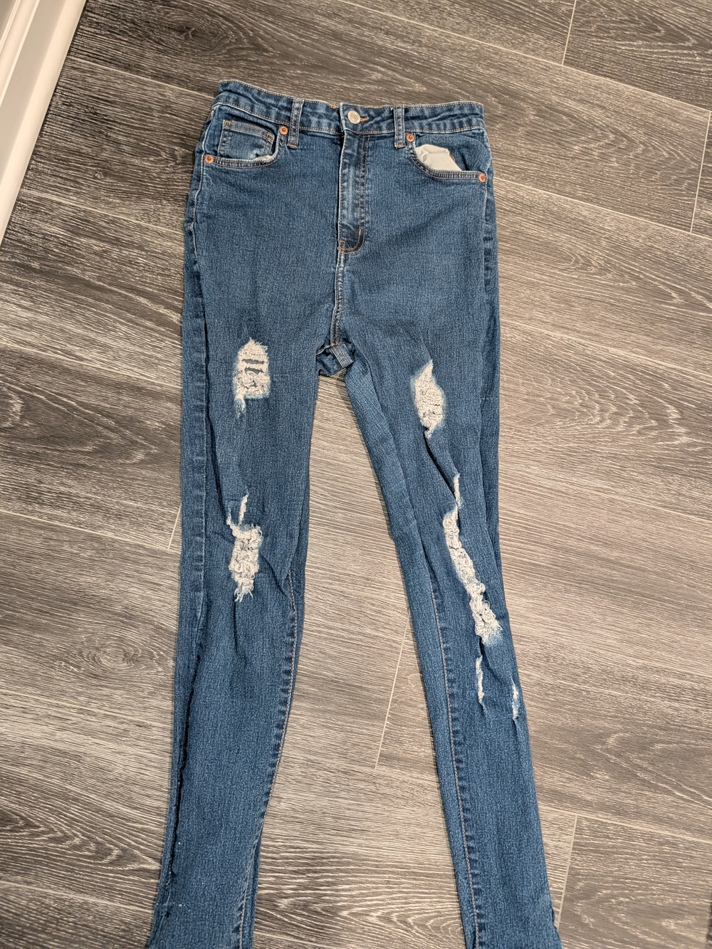 PrettyLittleThing Ripped Blue Skinny Jeans